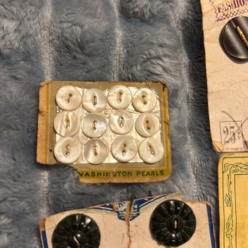 Lot of vintage buttons - Picture 4 of 10